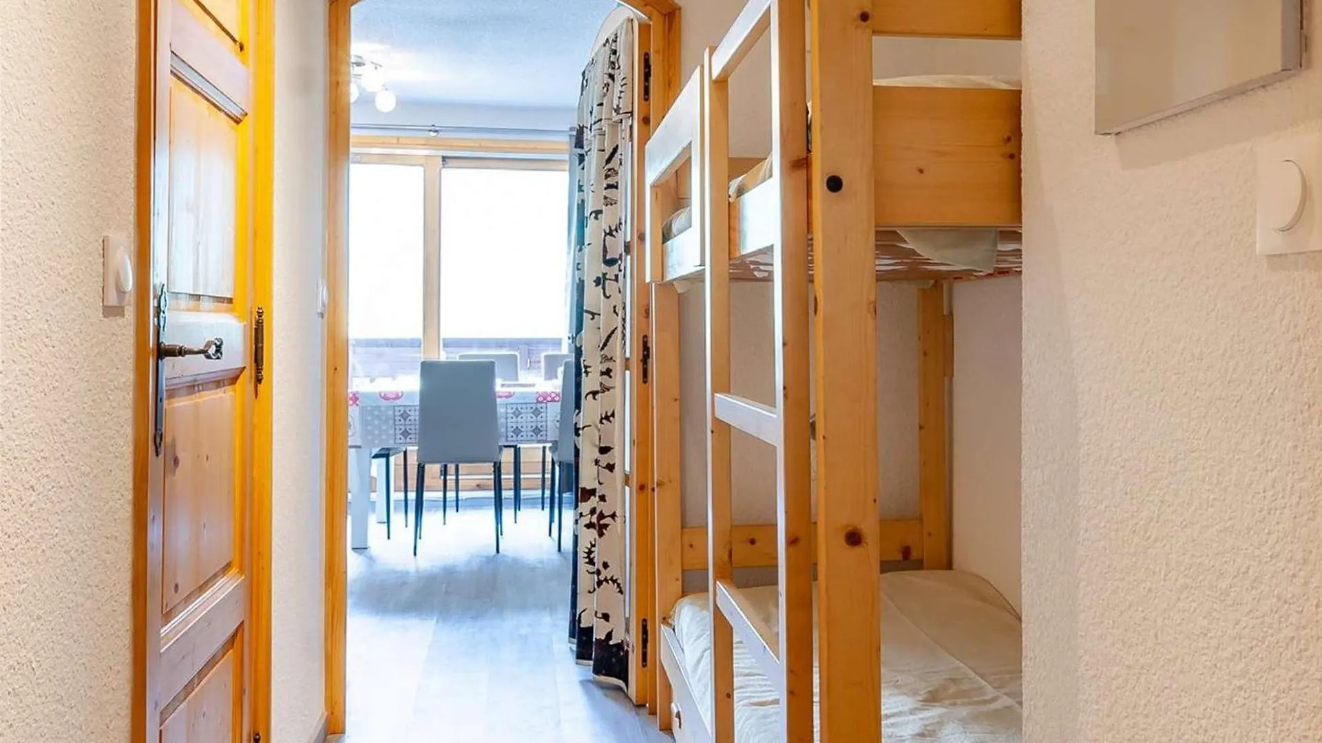 Appartement Cosy 2 Pieces, Cabine, 5 Pers, Meribel, Pres Des Pistes, Animaux Admis - Fr-1-180-591 Les Allues 0*,  France
